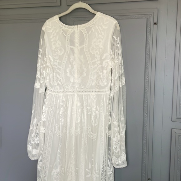 White Long sheer lace maternity dress. - Picture 5 of 7